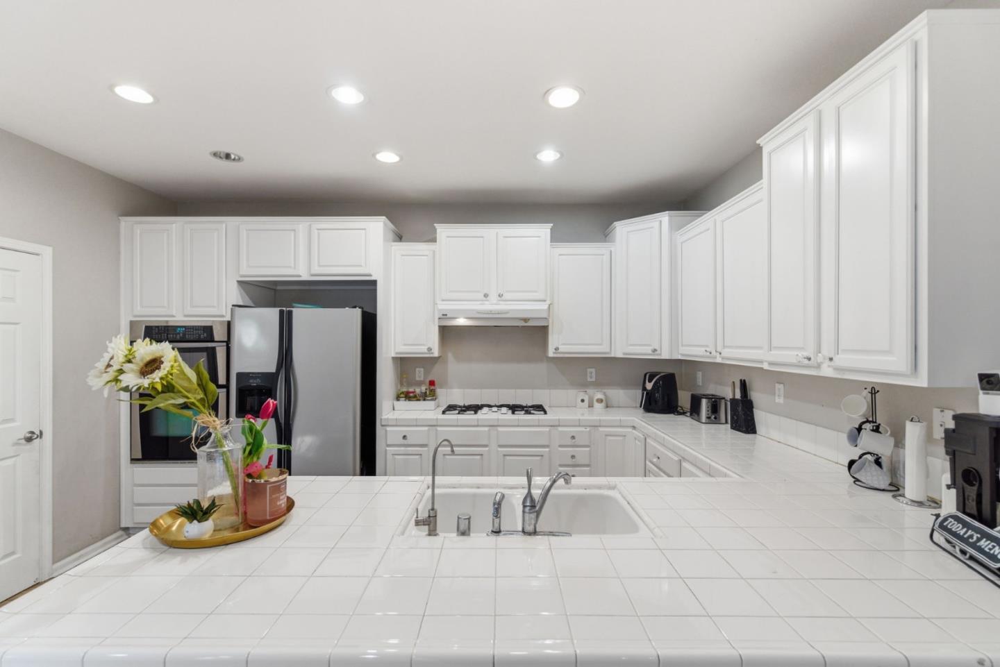 Detail Gallery Image 15 of 67 For 646 Woodland Ter, San Jose,  CA 95112 - 3 Beds | 2/1 Baths