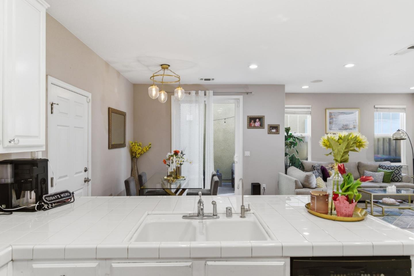 Detail Gallery Image 16 of 67 For 646 Woodland Ter, San Jose,  CA 95112 - 3 Beds | 2/1 Baths