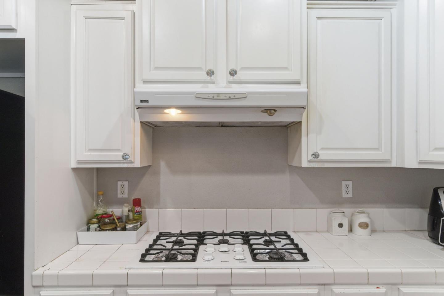 Detail Gallery Image 19 of 67 For 646 Woodland Ter, San Jose,  CA 95112 - 3 Beds | 2/1 Baths