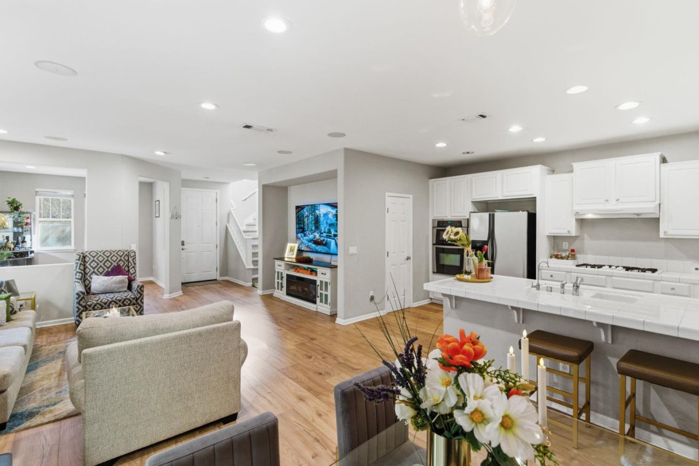 Detail Gallery Image 21 of 67 For 646 Woodland Ter, San Jose,  CA 95112 - 3 Beds | 2/1 Baths