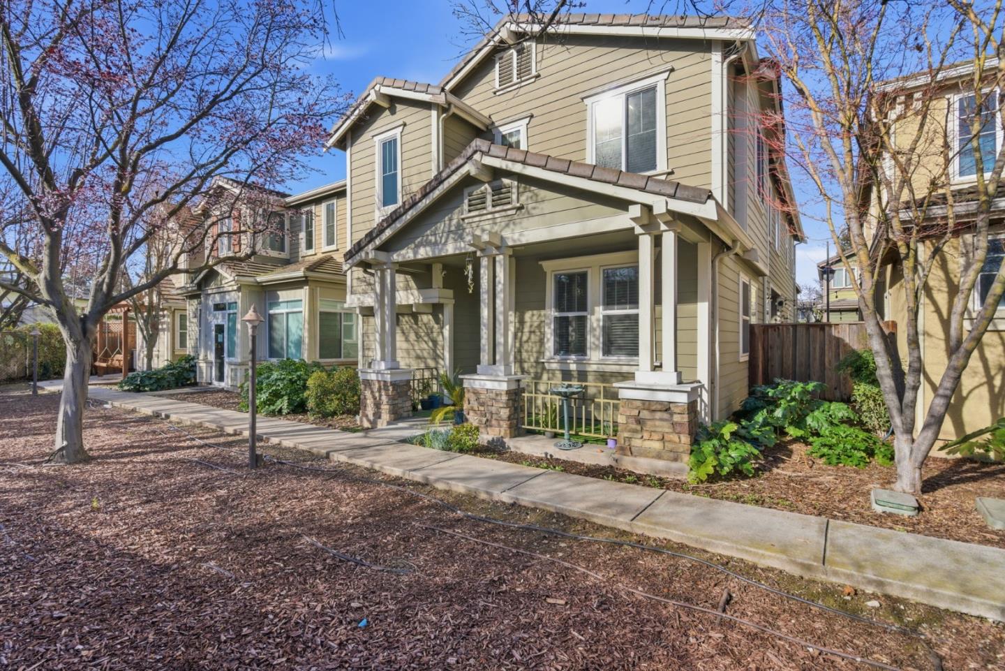 Detail Gallery Image 3 of 67 For 646 Woodland Ter, San Jose,  CA 95112 - 3 Beds | 2/1 Baths