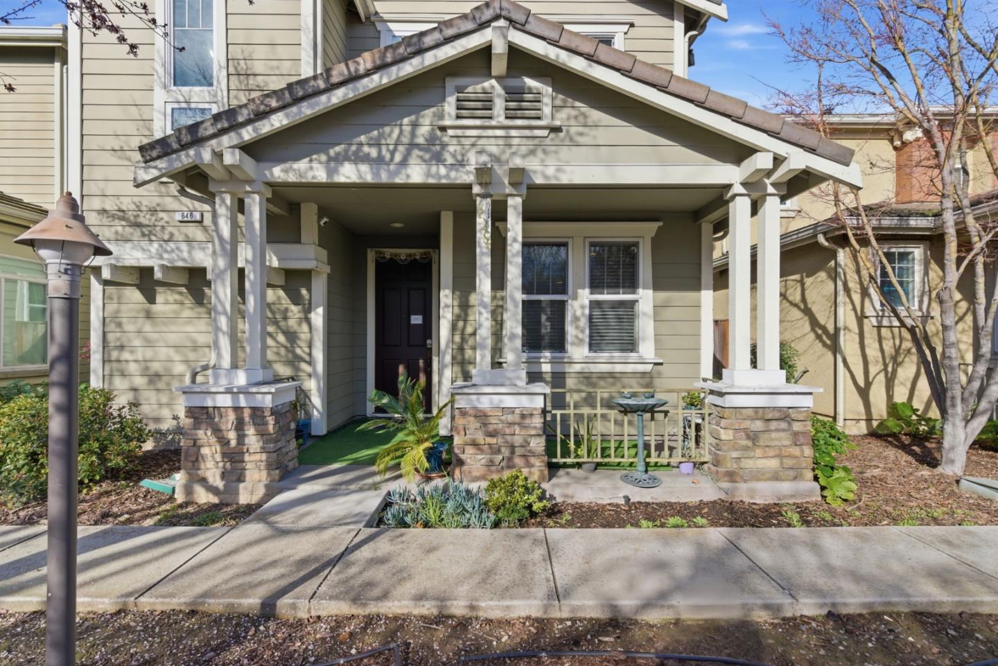 Detail Gallery Image 4 of 67 For 646 Woodland Ter, San Jose,  CA 95112 - 3 Beds | 2/1 Baths