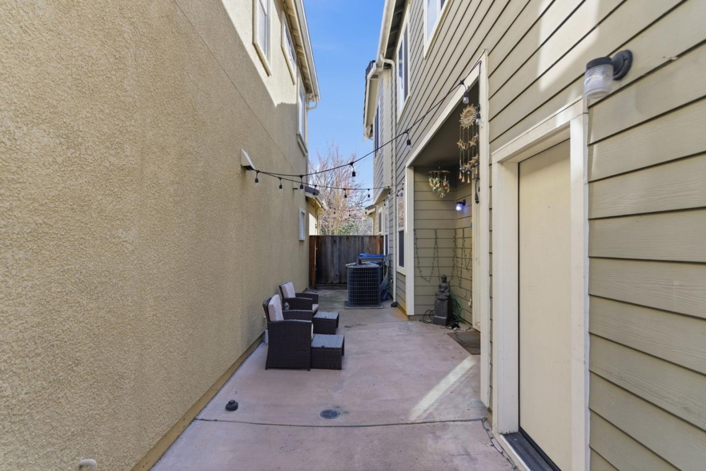 Detail Gallery Image 8 of 67 For 646 Woodland Ter, San Jose,  CA 95112 - 3 Beds | 2/1 Baths