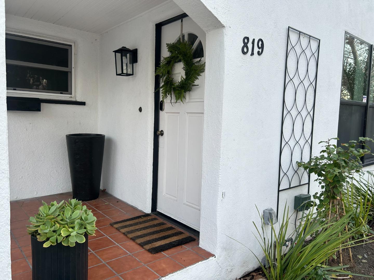 Detail Gallery Image 2 of 17 For 819 Myrtle St, San Jose,  CA 95126 - 3 Beds | 2/1 Baths