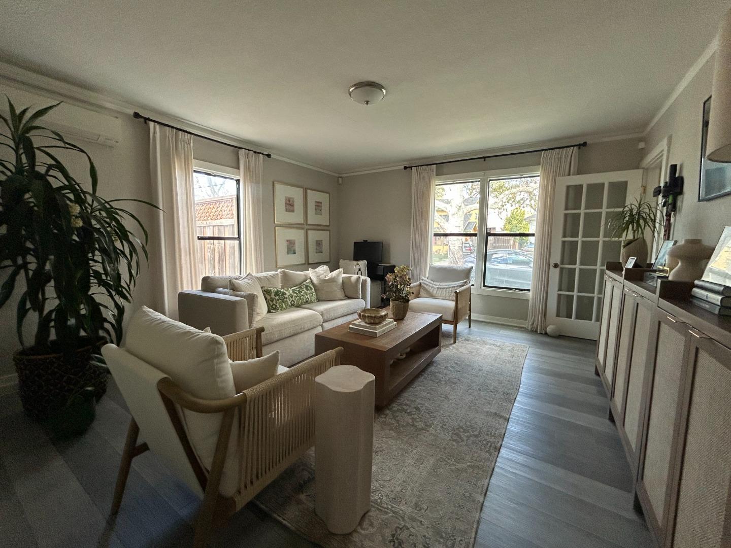 Detail Gallery Image 3 of 17 For 819 Myrtle St, San Jose,  CA 95126 - 3 Beds | 2/1 Baths