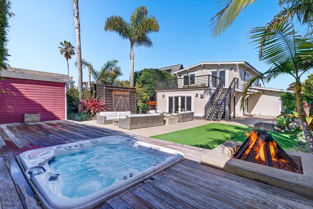 Detail Gallery Image 2 of 40 For 3844 Floral Ct, Santa Cruz,  CA 95062 - 3 Beds | 2/1 Baths