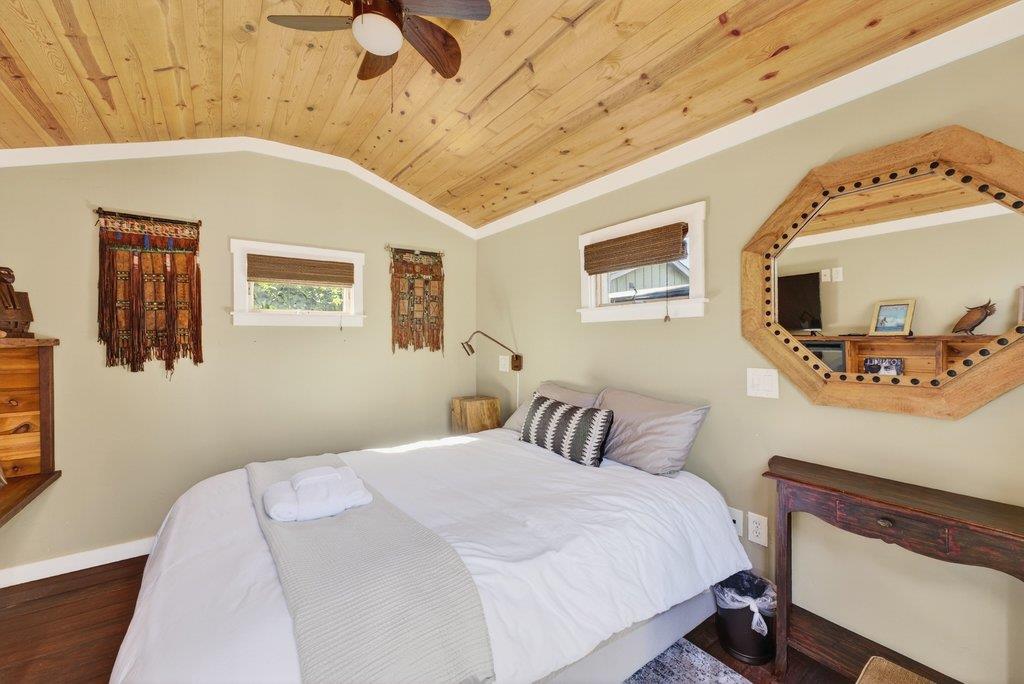 Detail Gallery Image 30 of 40 For 3844 Floral Ct, Santa Cruz,  CA 95062 - 3 Beds | 2/1 Baths