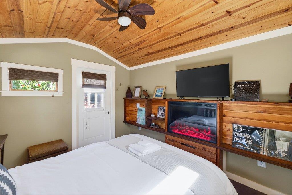 Detail Gallery Image 31 of 40 For 3844 Floral Ct, Santa Cruz,  CA 95062 - 3 Beds | 2/1 Baths