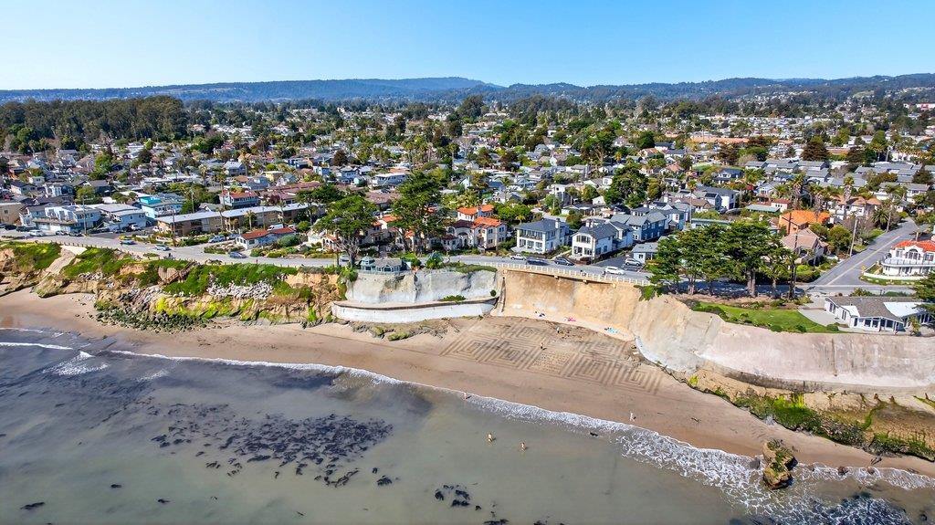 Detail Gallery Image 39 of 40 For 3844 Floral Ct, Santa Cruz,  CA 95062 - 3 Beds | 2/1 Baths