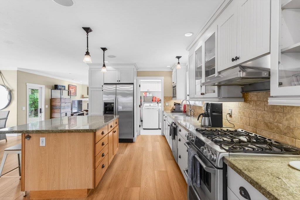 Detail Gallery Image 8 of 40 For 3844 Floral Ct, Santa Cruz,  CA 95062 - 3 Beds | 2/1 Baths