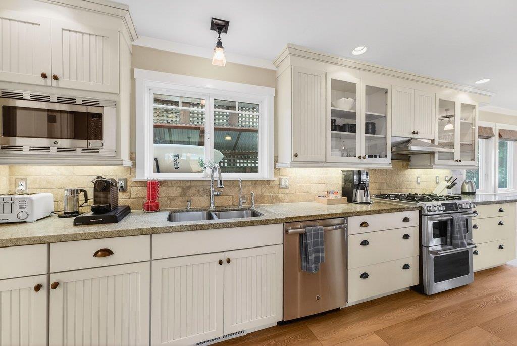 Detail Gallery Image 9 of 40 For 3844 Floral Ct, Santa Cruz,  CA 95062 - 3 Beds | 2/1 Baths