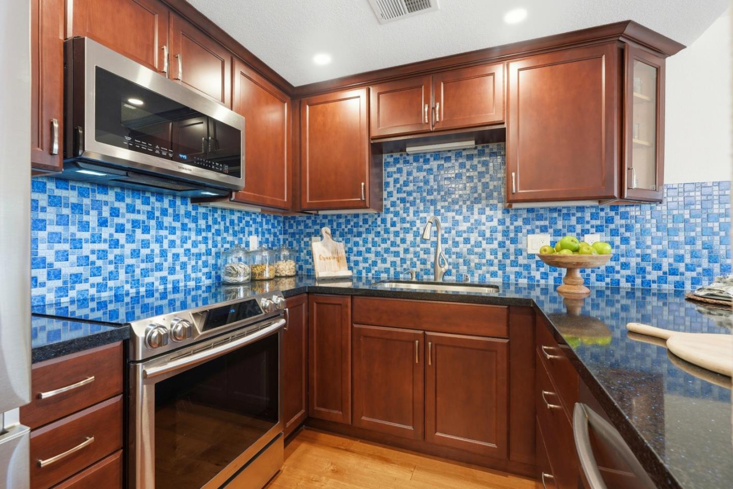 Detail Gallery Image 10 of 47 For 137 Union Ave a,  Campbell,  CA 95008 - 2 Beds | 2 Baths