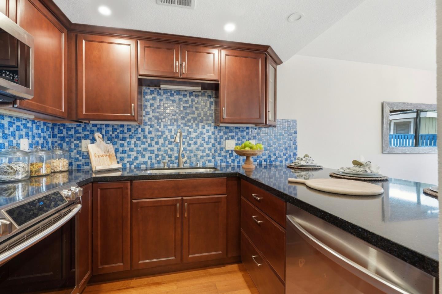 Detail Gallery Image 9 of 47 For 137 Union Ave a,  Campbell,  CA 95008 - 2 Beds | 2 Baths