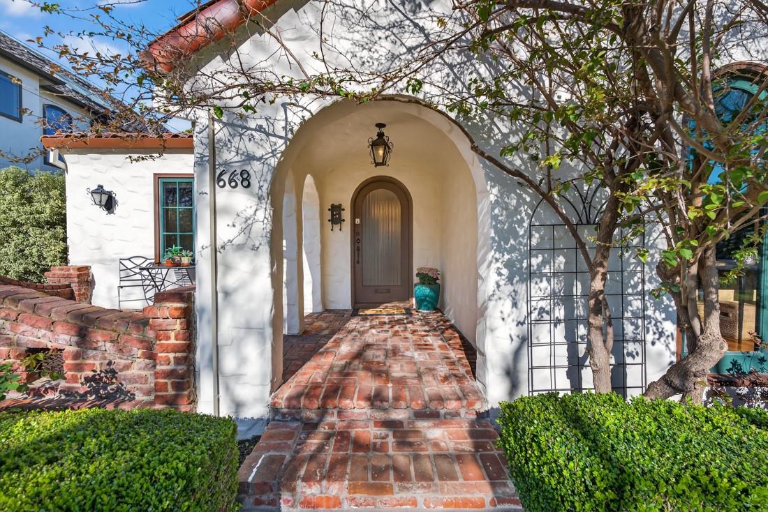 Detail Gallery Image 3 of 44 For 668 Morse St, San Jose,  CA 95126 - 4 Beds | 2 Baths