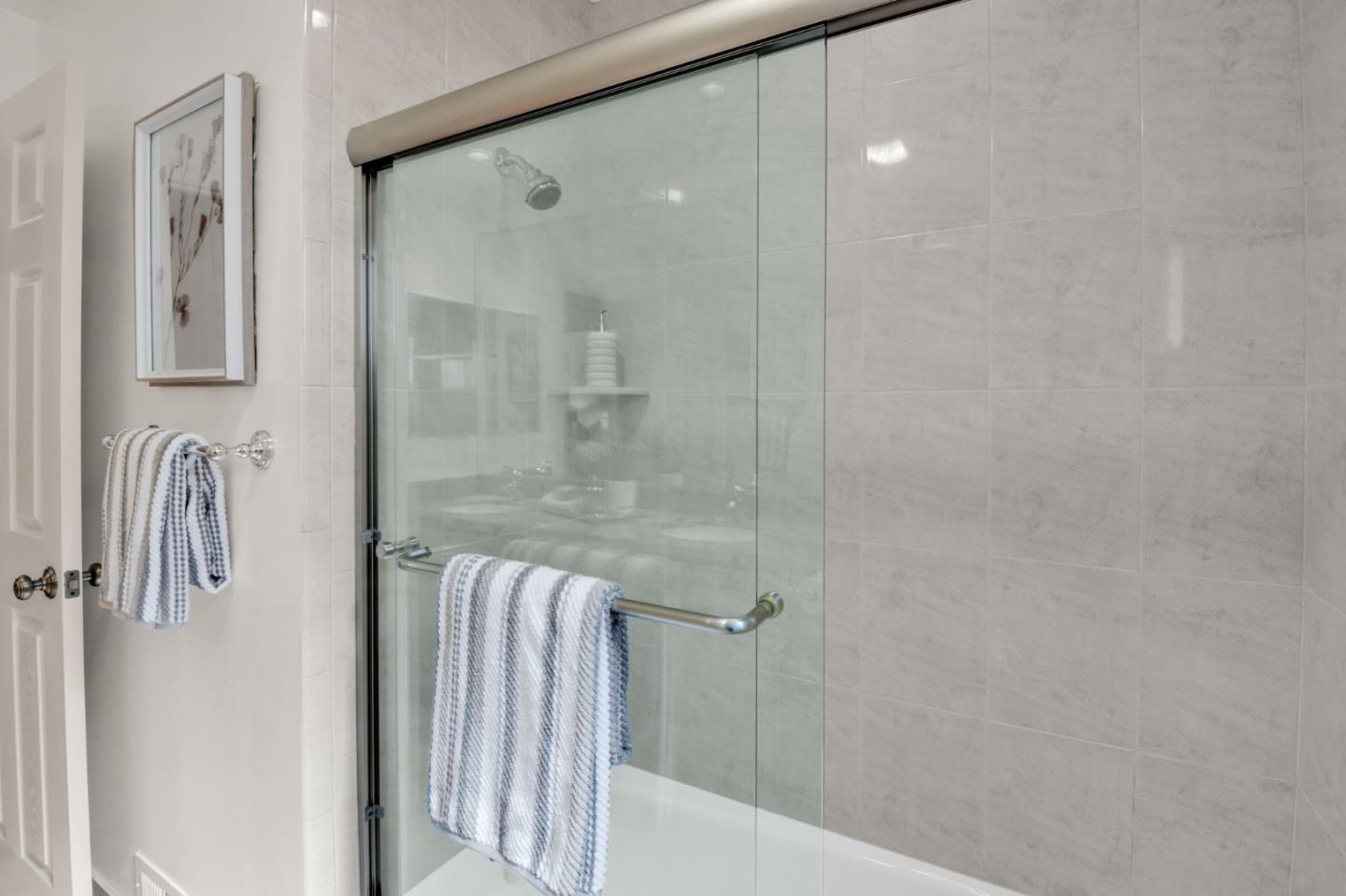 Detail Gallery Image 22 of 30 For 1124 Elmsford Dr, Cupertino,  CA 95014 - 3 Beds | 2/1 Baths