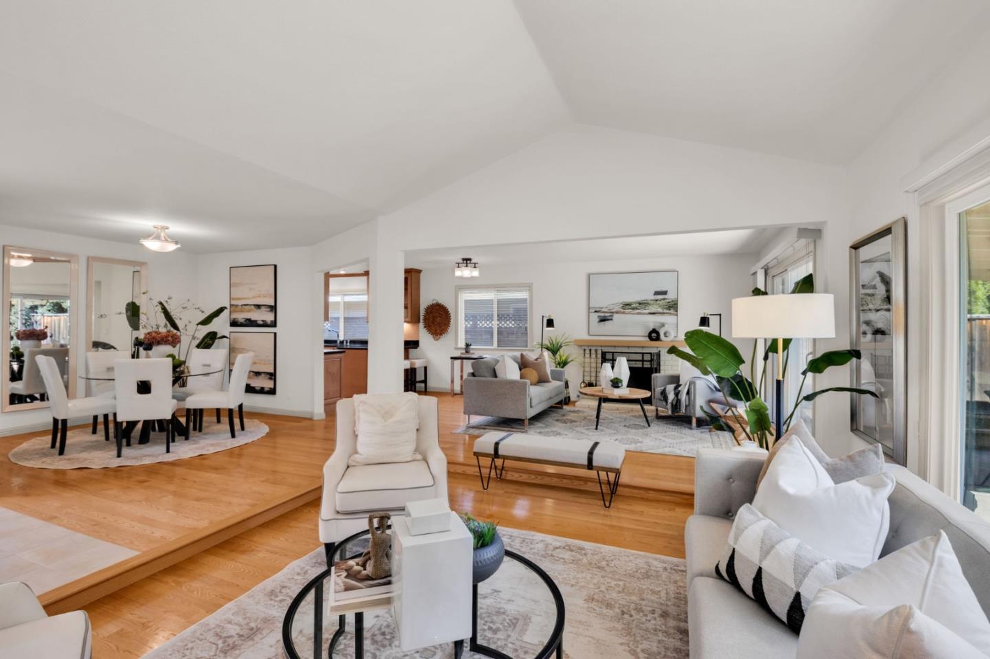 Detail Gallery Image 6 of 30 For 1124 Elmsford Dr, Cupertino,  CA 95014 - 3 Beds | 2/1 Baths