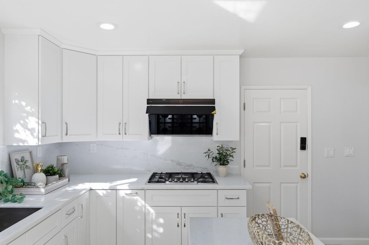 Detail Gallery Image 13 of 49 For 1784 Kimberly Dr, Sunnyvale,  CA 94087 - 3 Beds | 2 Baths