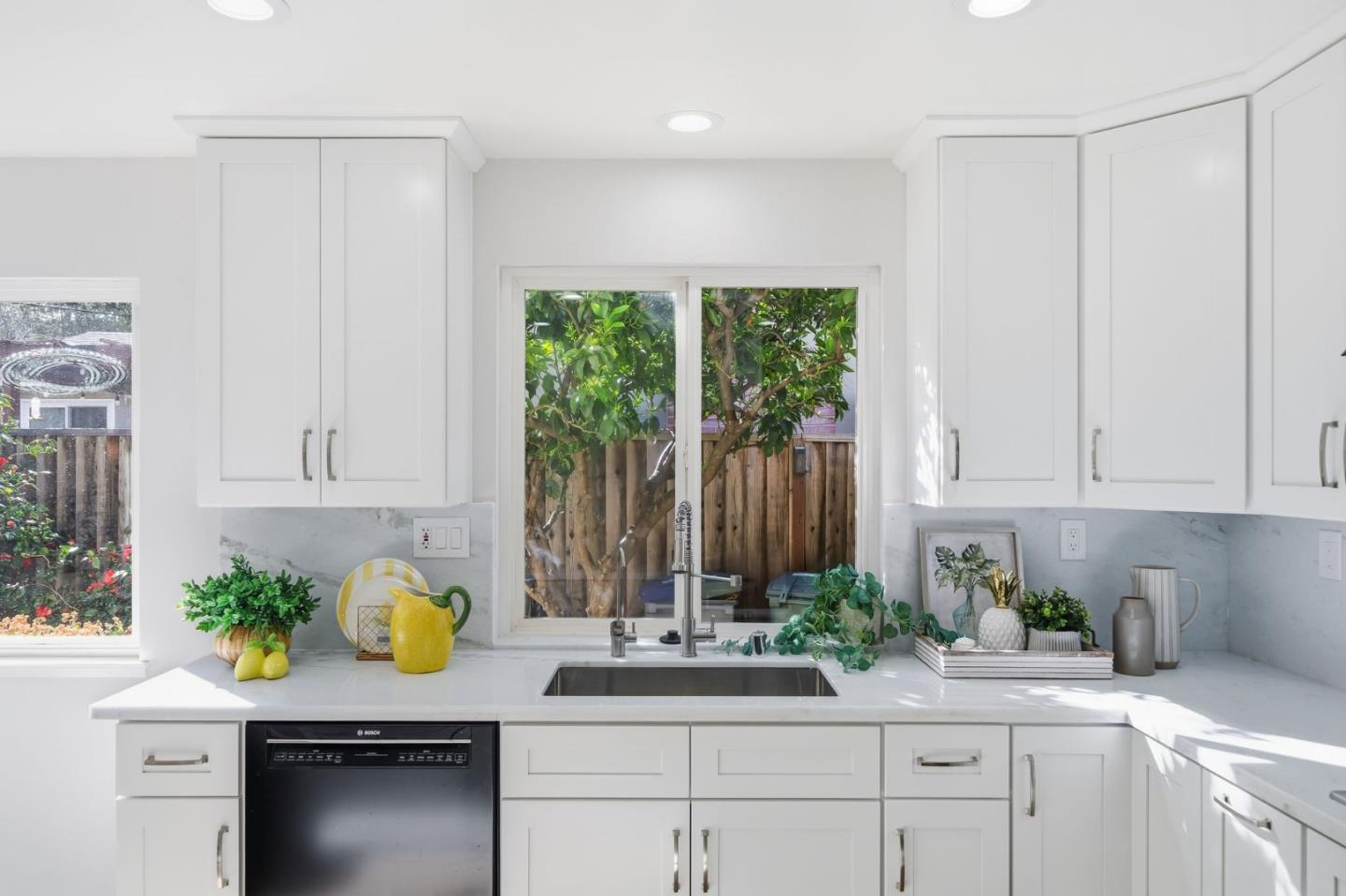 Detail Gallery Image 14 of 49 For 1784 Kimberly Dr, Sunnyvale,  CA 94087 - 3 Beds | 2 Baths