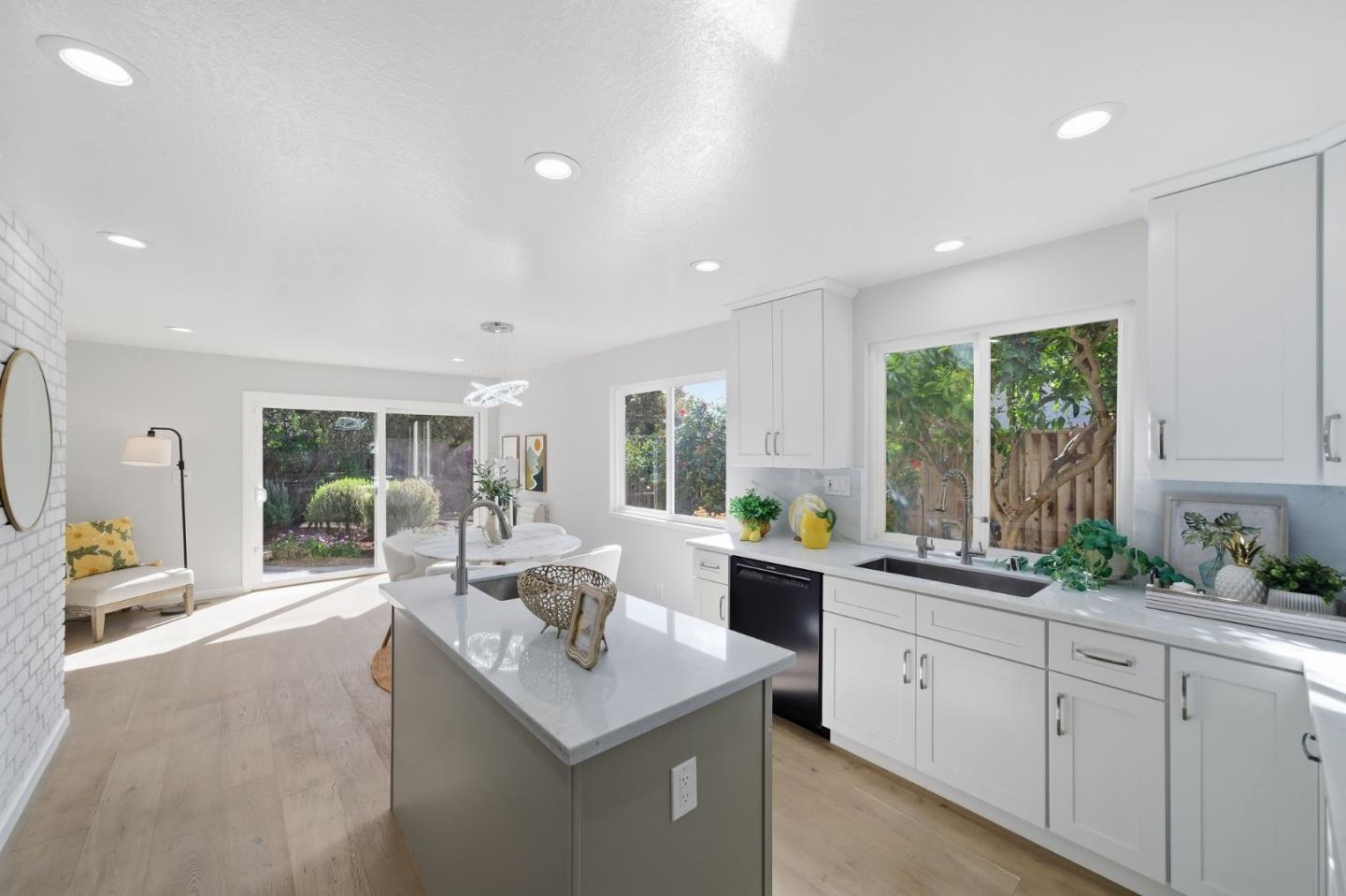 Detail Gallery Image 18 of 49 For 1784 Kimberly Dr, Sunnyvale,  CA 94087 - 3 Beds | 2 Baths