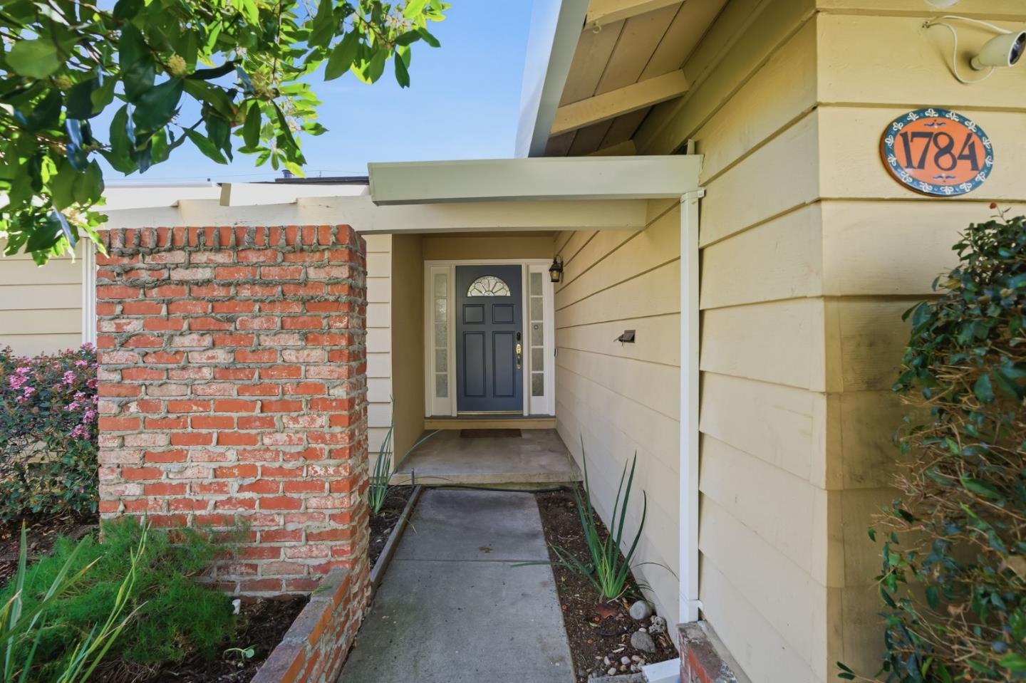 Detail Gallery Image 3 of 49 For 1784 Kimberly Dr, Sunnyvale,  CA 94087 - 3 Beds | 2 Baths