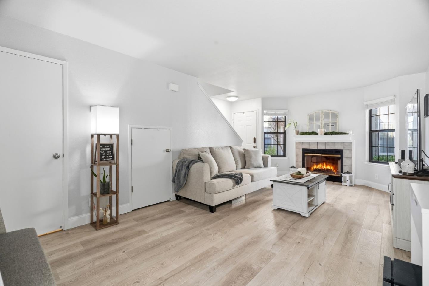 Detail Gallery Image 7 of 43 For 251 Gibson Dr #E-54,  Hollister,  CA 95023 - 2 Beds | 1/1 Baths