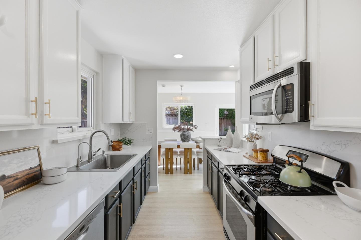 Detail Gallery Image 31 of 59 For 2242 Cabrillo Ave, Santa Clara,  CA 95050 - 3 Beds | 2 Baths