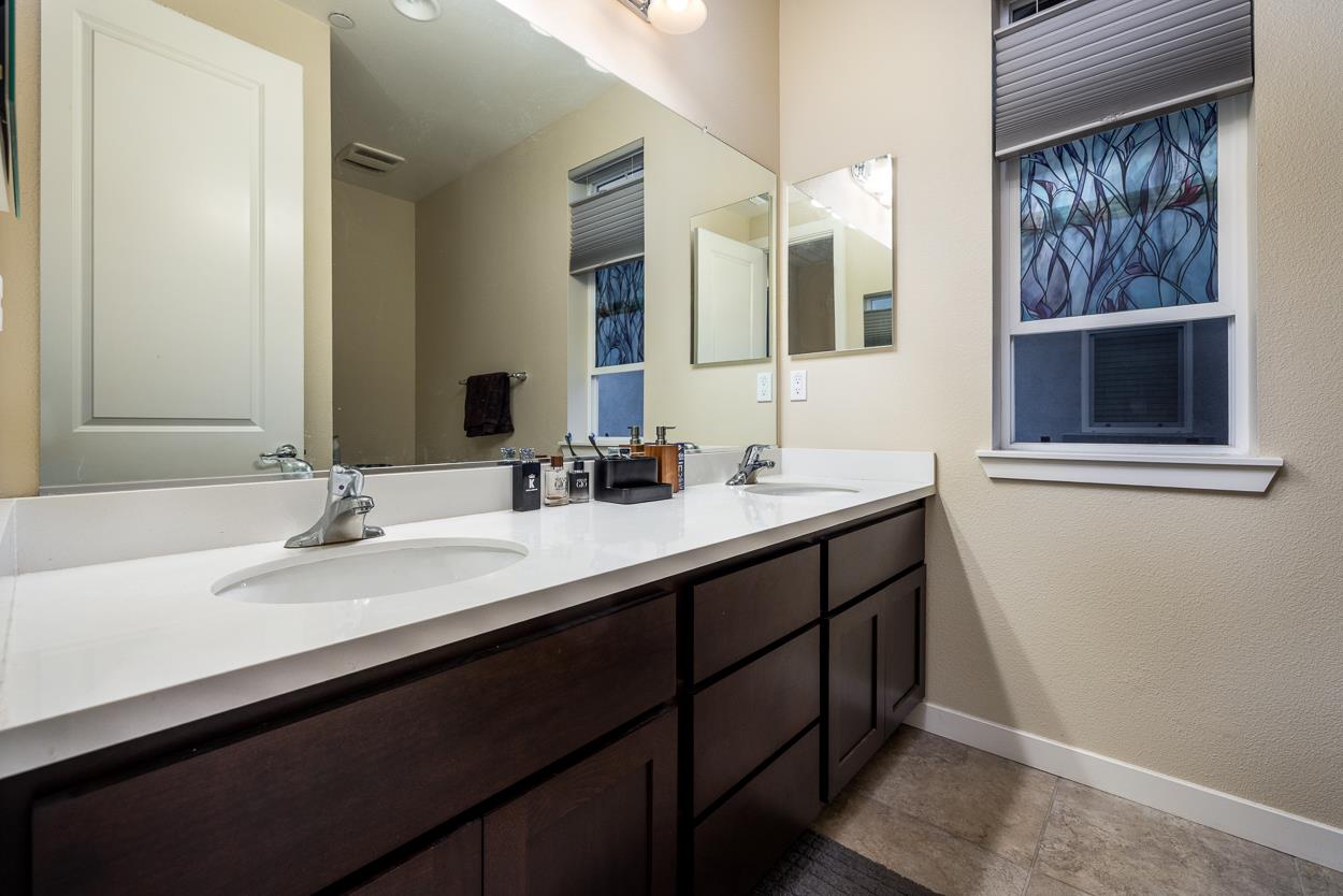 Detail Gallery Image 12 of 25 For 1290 Marille, Hollister,  CA 95023 - 3 Beds | 2/1 Baths