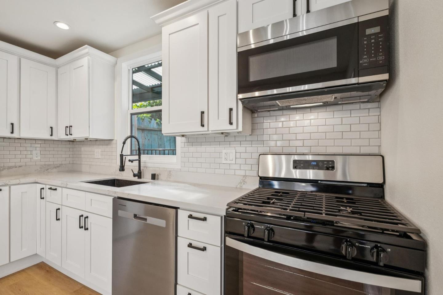 Detail Gallery Image 13 of 25 For 360 Bradford St, San Francisco,  CA 94110 - 1 Beds | 1 Baths