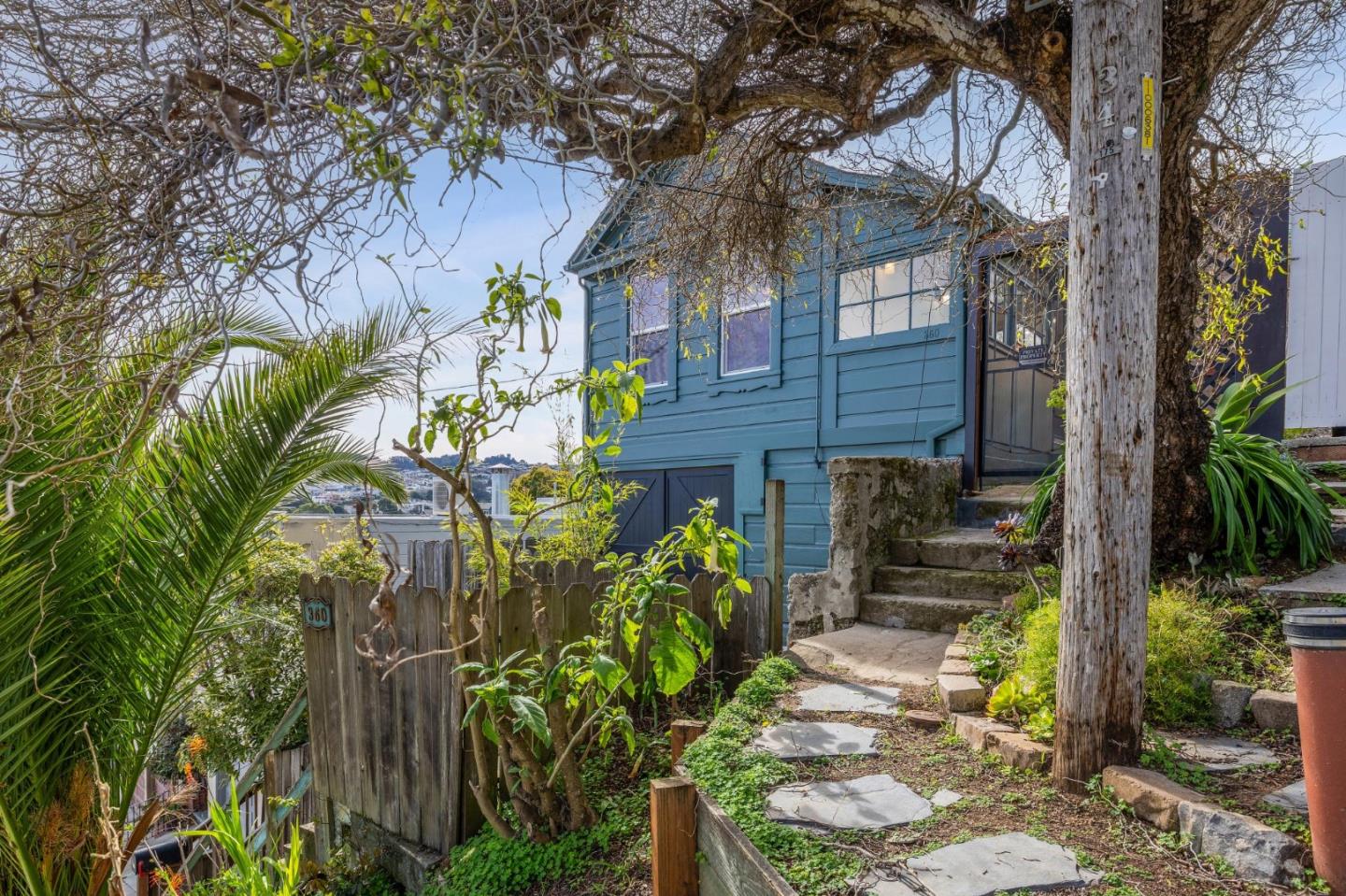 Detail Gallery Image 2 of 25 For 360 Bradford St, San Francisco,  CA 94110 - 1 Beds | 1 Baths