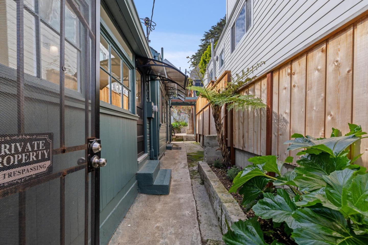 Detail Gallery Image 3 of 25 For 360 Bradford St, San Francisco,  CA 94110 - 1 Beds | 1 Baths