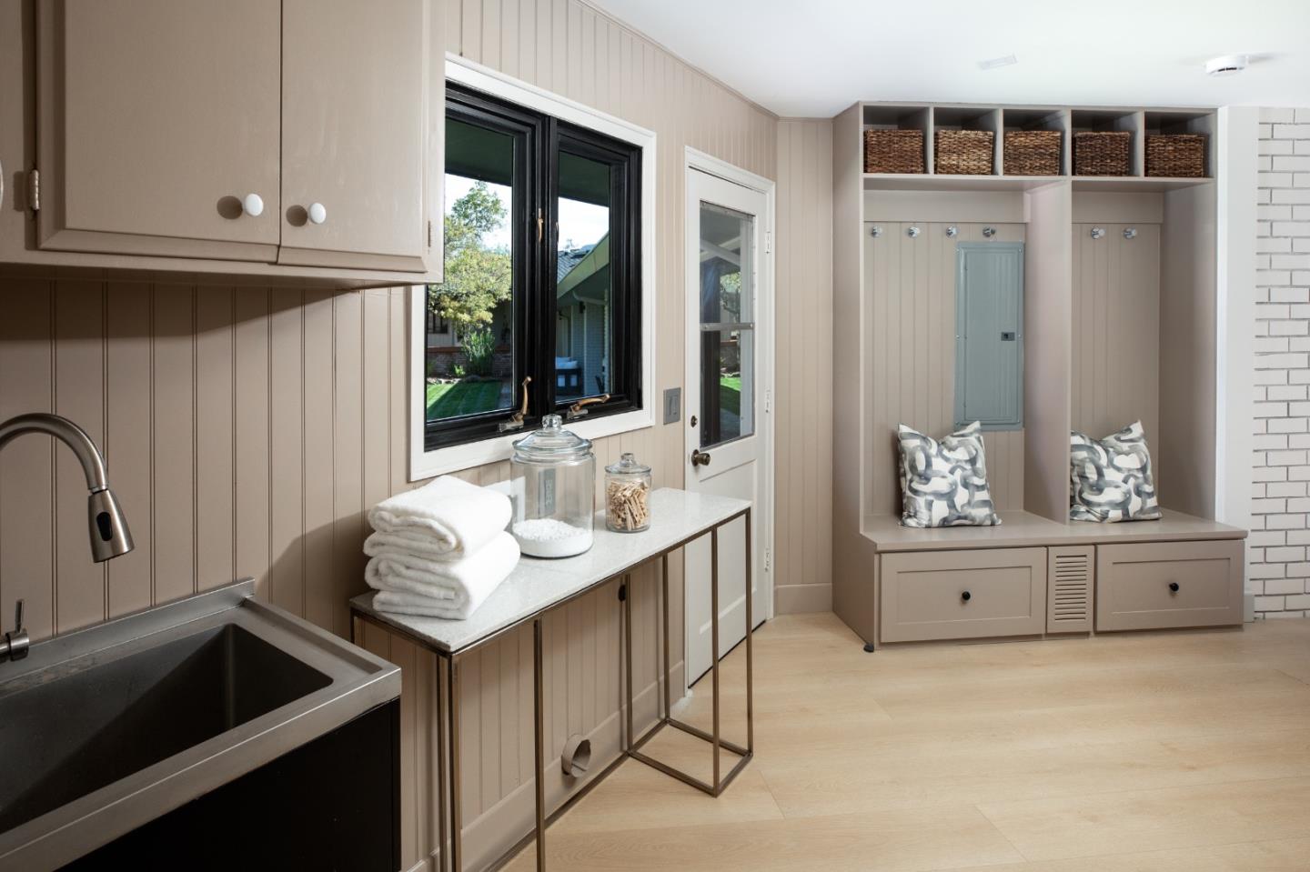 Detail Gallery Image 23 of 56 For 26201 Dori Ln, Los Altos Hills,  CA 94022 - 4 Beds | 4/1 Baths