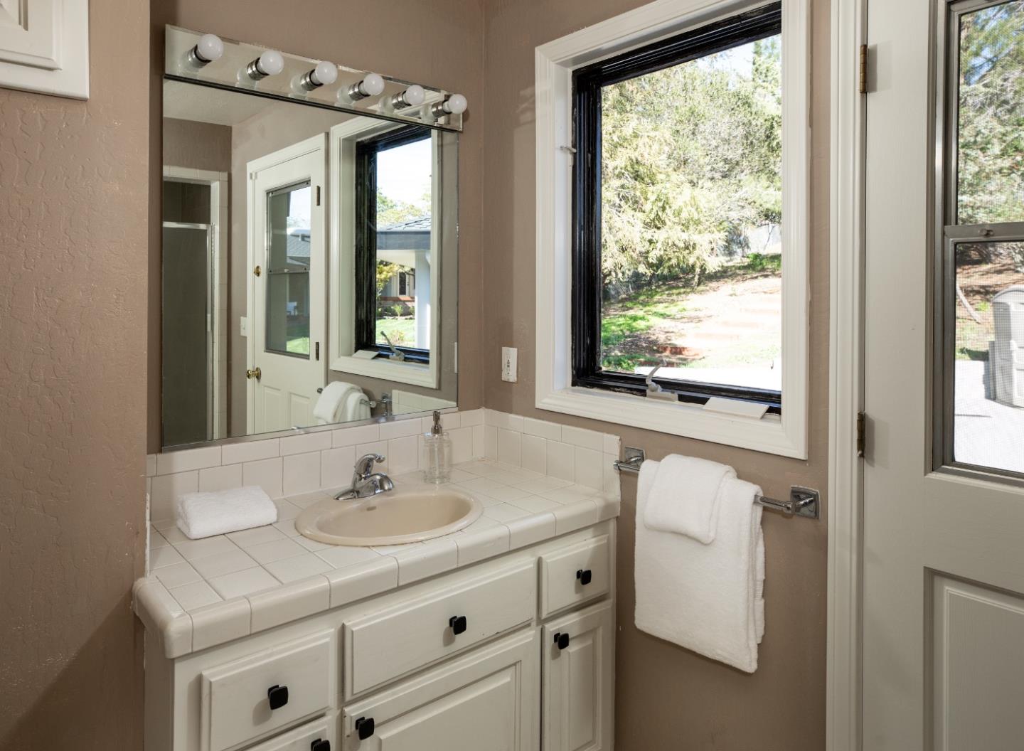 Detail Gallery Image 47 of 56 For 26201 Dori Ln, Los Altos Hills,  CA 94022 - 4 Beds | 4/1 Baths