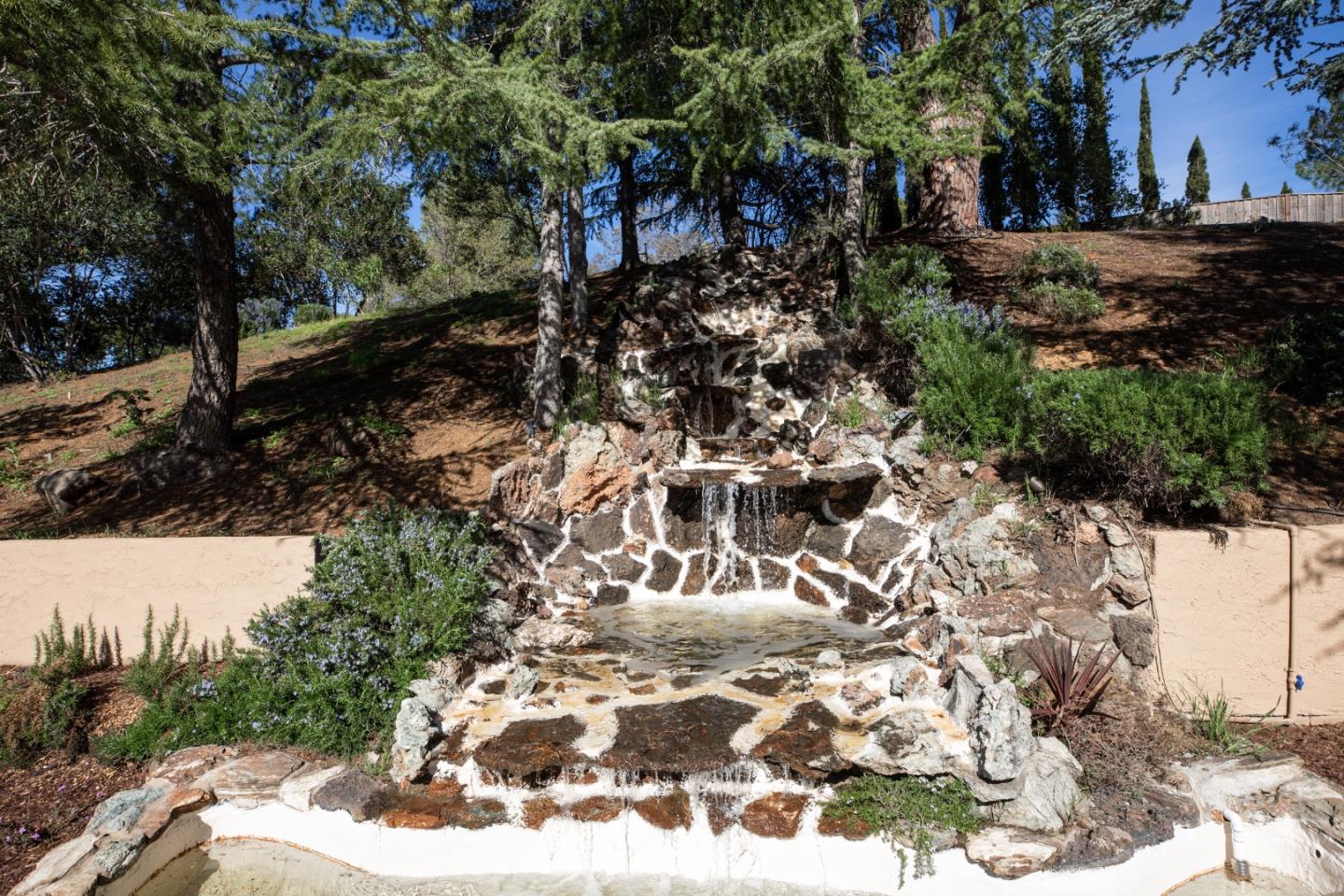 Detail Gallery Image 52 of 56 For 26201 Dori Ln, Los Altos Hills,  CA 94022 - 4 Beds | 4/1 Baths