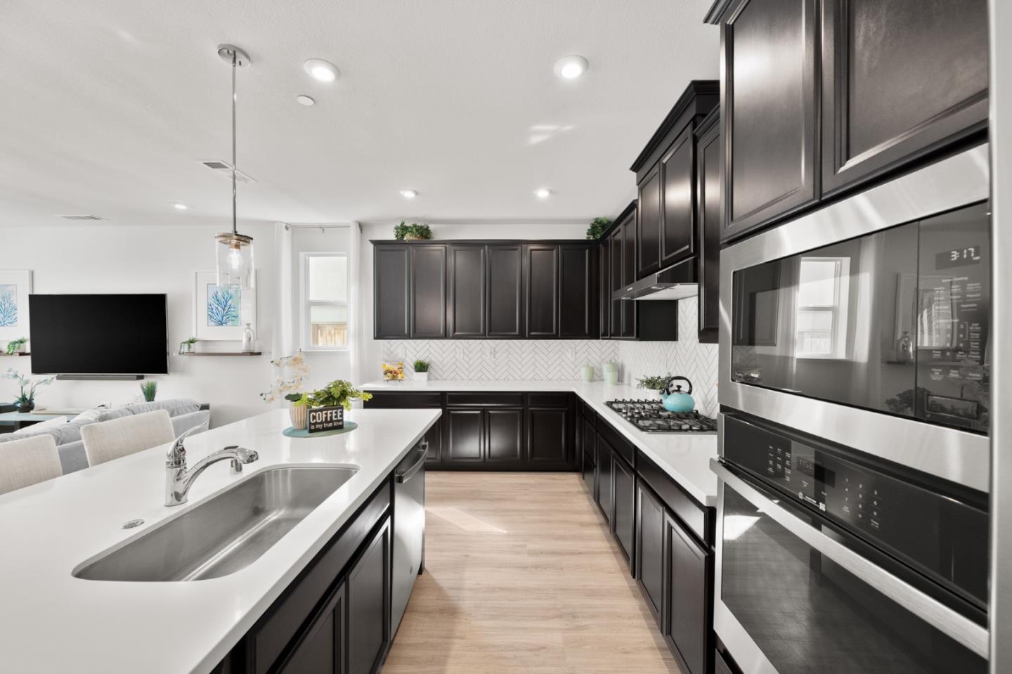 Detail Gallery Image 12 of 43 For 9264 Odyssey Cir, Elk Grove,  CA 95624 - 4 Beds | 2/1 Baths