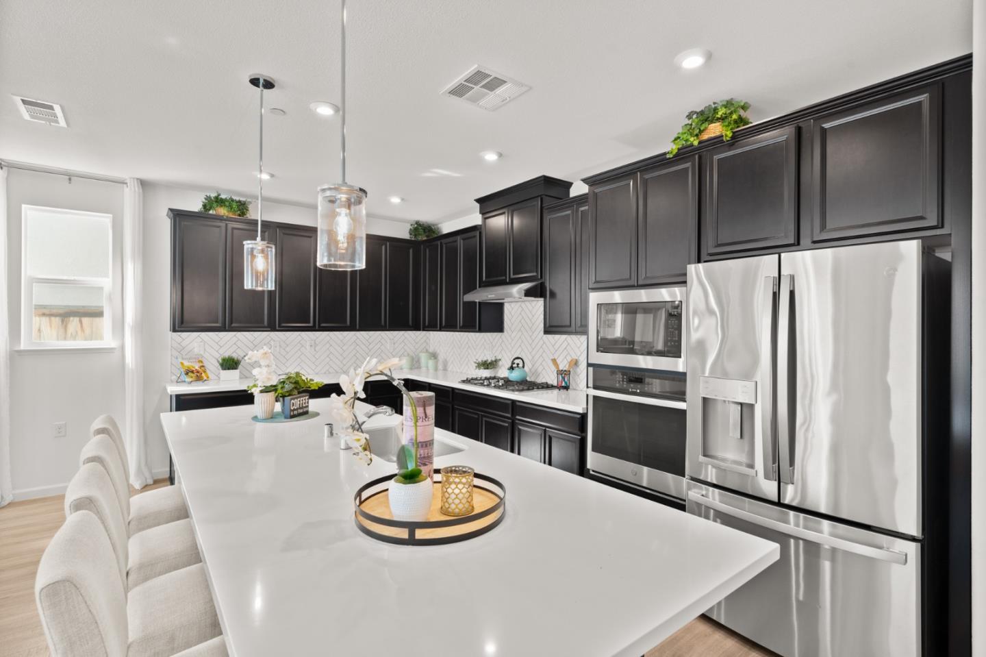 Detail Gallery Image 14 of 43 For 9264 Odyssey Cir, Elk Grove,  CA 95624 - 4 Beds | 2/1 Baths