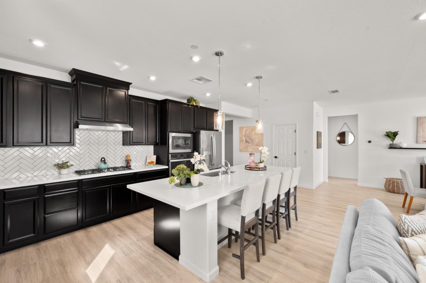 Detail Gallery Image 15 of 43 For 9264 Odyssey Cir, Elk Grove,  CA 95624 - 4 Beds | 2/1 Baths