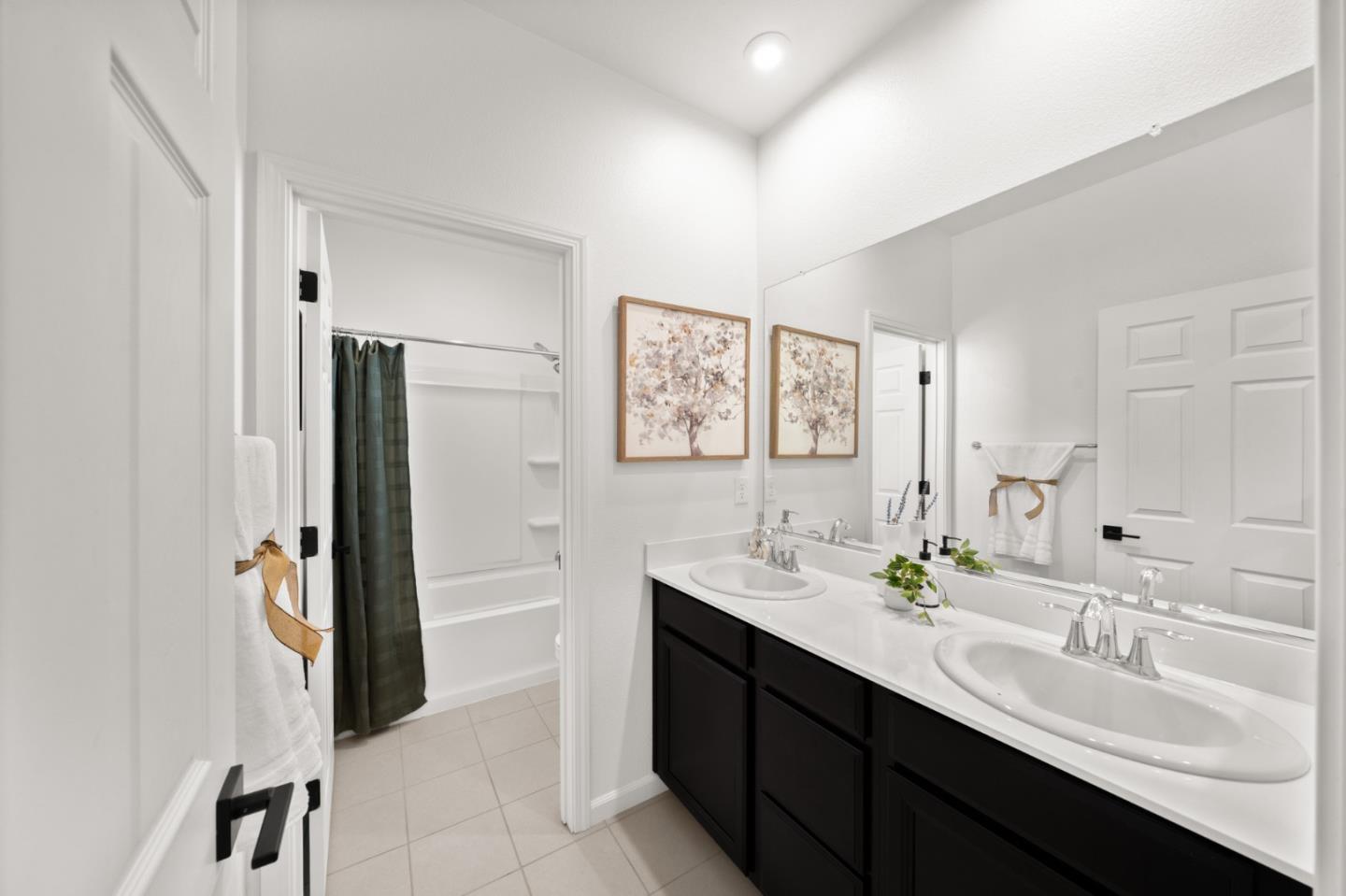 Detail Gallery Image 21 of 43 For 9264 Odyssey Cir, Elk Grove,  CA 95624 - 4 Beds | 2/1 Baths