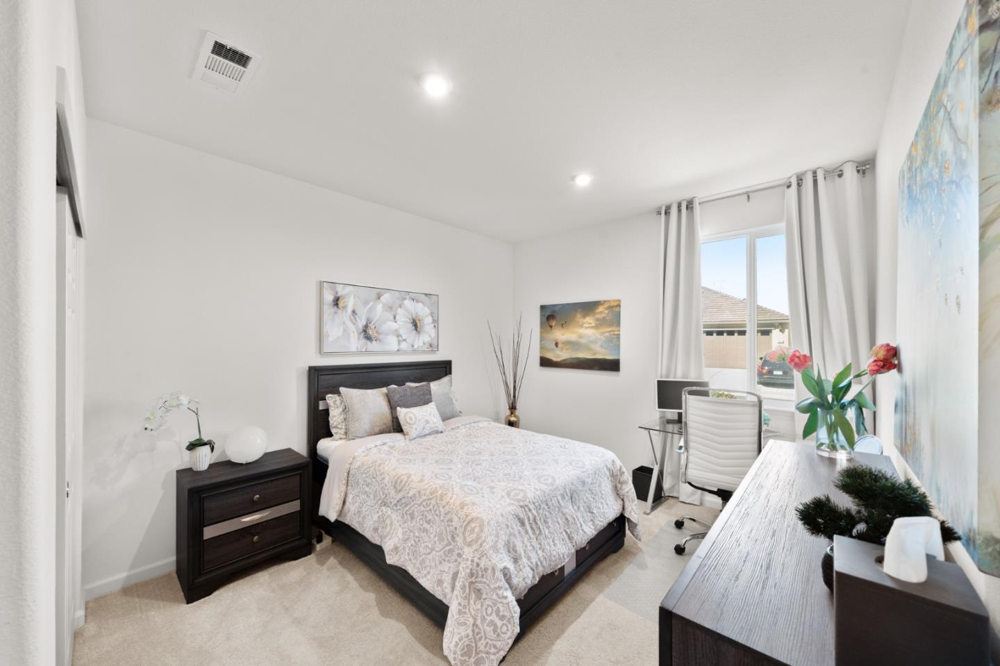 Detail Gallery Image 22 of 43 For 9264 Odyssey Cir, Elk Grove,  CA 95624 - 4 Beds | 2/1 Baths