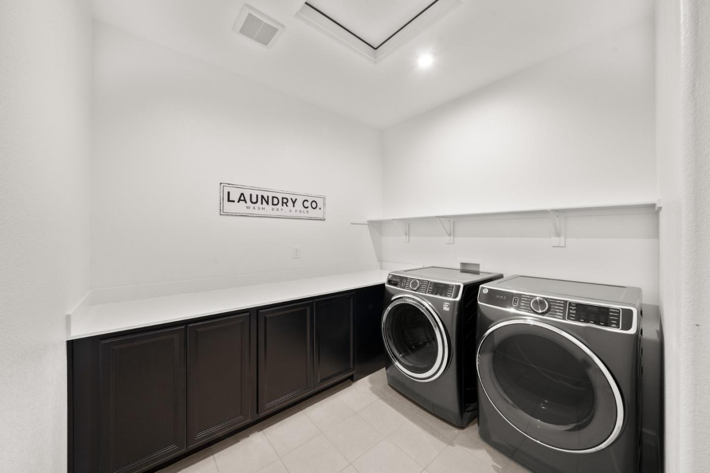 Detail Gallery Image 26 of 43 For 9264 Odyssey Cir, Elk Grove,  CA 95624 - 4 Beds | 2/1 Baths