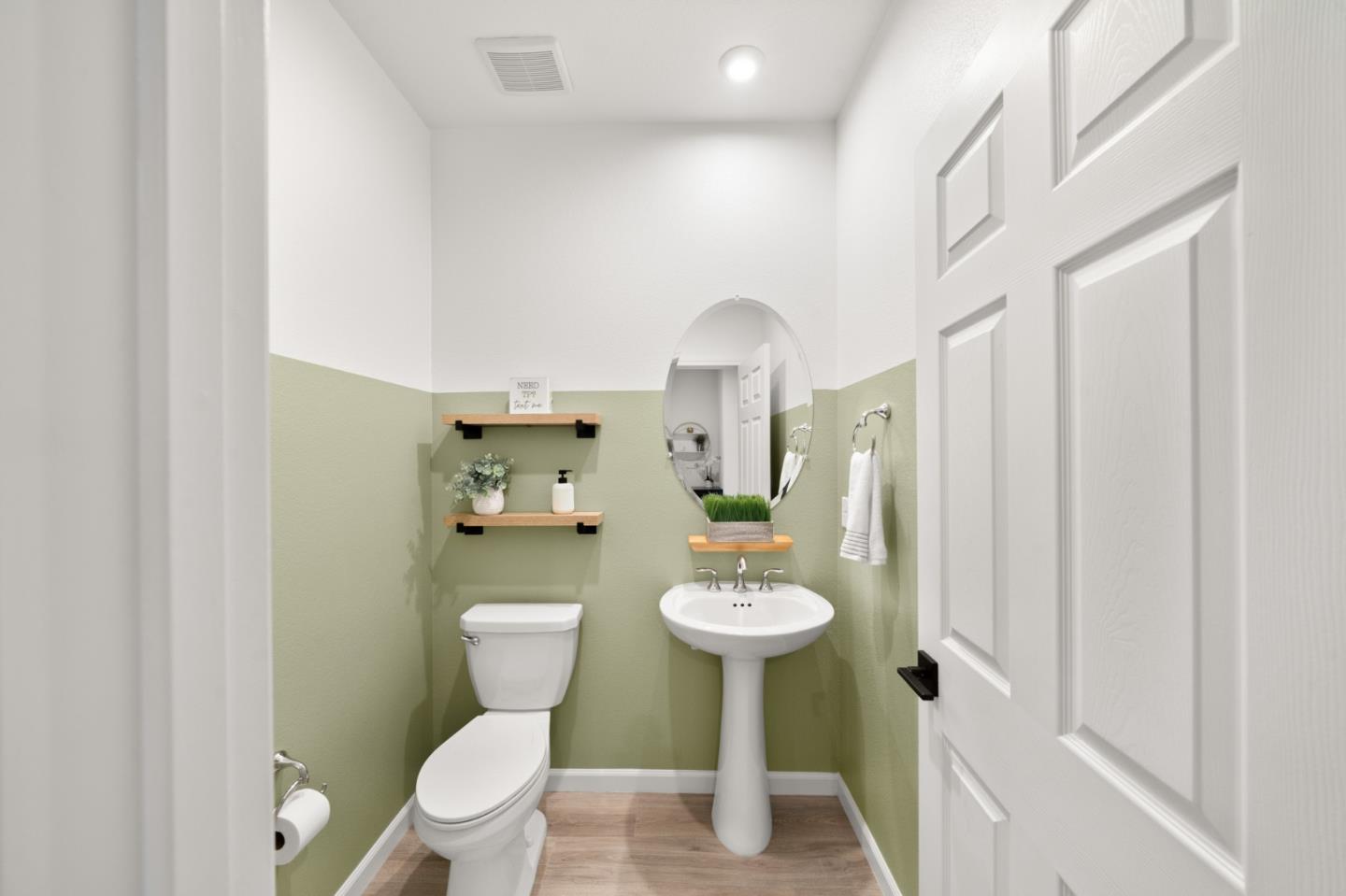 Detail Gallery Image 27 of 43 For 9264 Odyssey Cir, Elk Grove,  CA 95624 - 4 Beds | 2/1 Baths