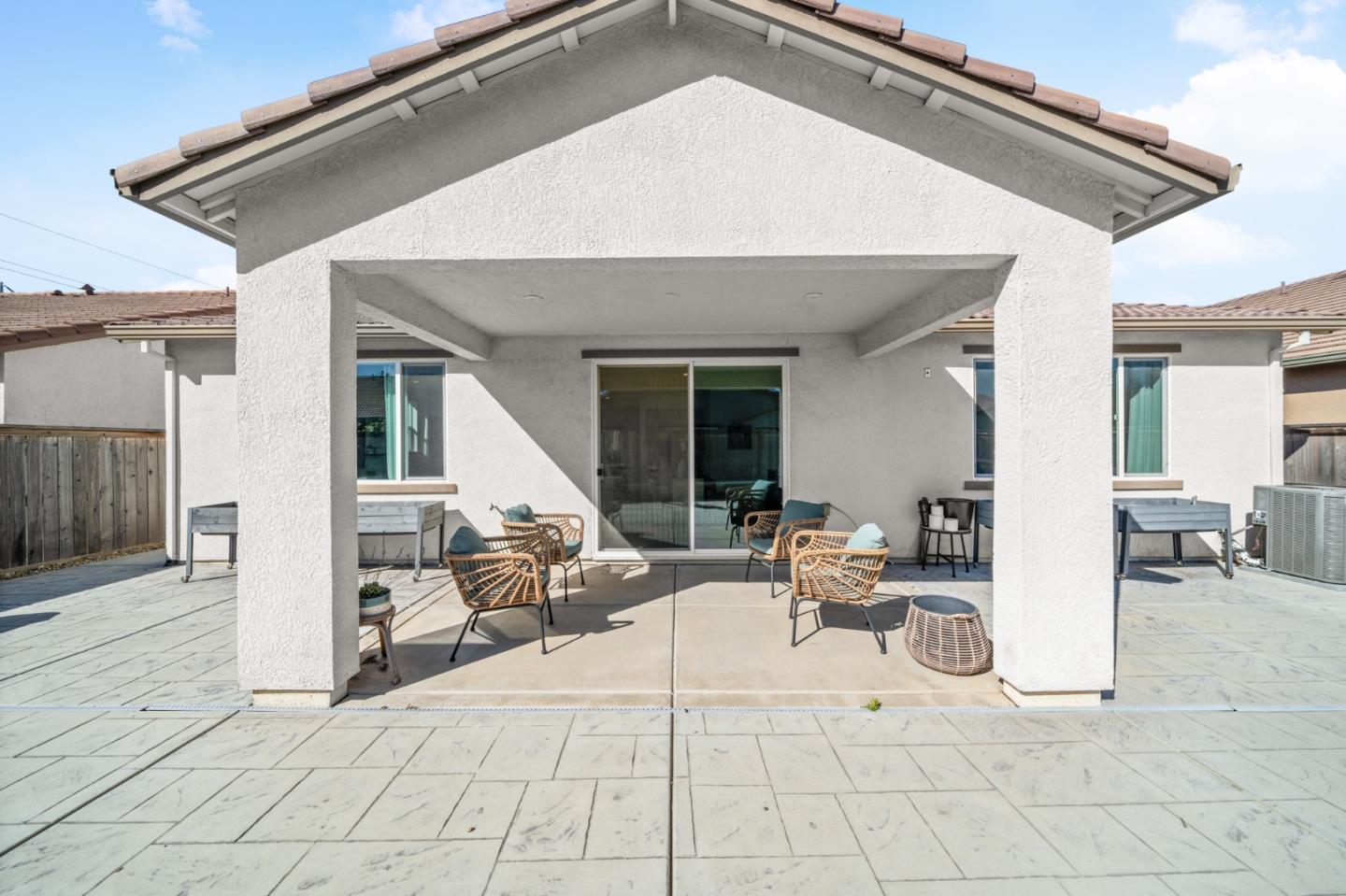 Detail Gallery Image 33 of 43 For 9264 Odyssey Cir, Elk Grove,  CA 95624 - 4 Beds | 2/1 Baths