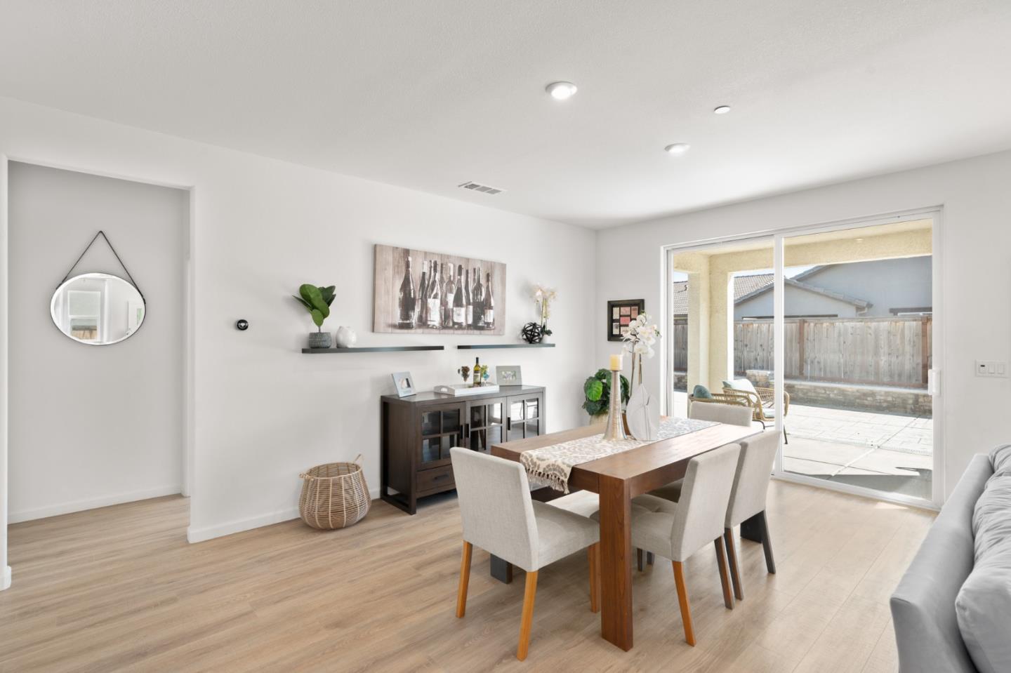 Detail Gallery Image 8 of 43 For 9264 Odyssey Cir, Elk Grove,  CA 95624 - 4 Beds | 2/1 Baths