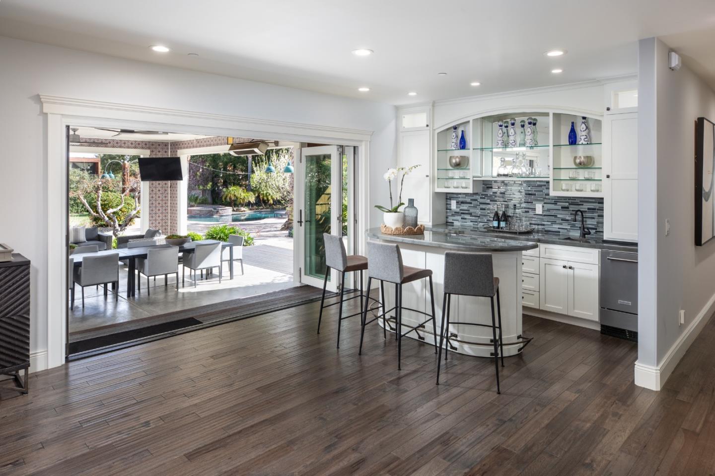 Detail Gallery Image 12 of 54 For 253 Fremont Ave, Los Altos,  CA 94024 - 5 Beds | 6/2 Baths