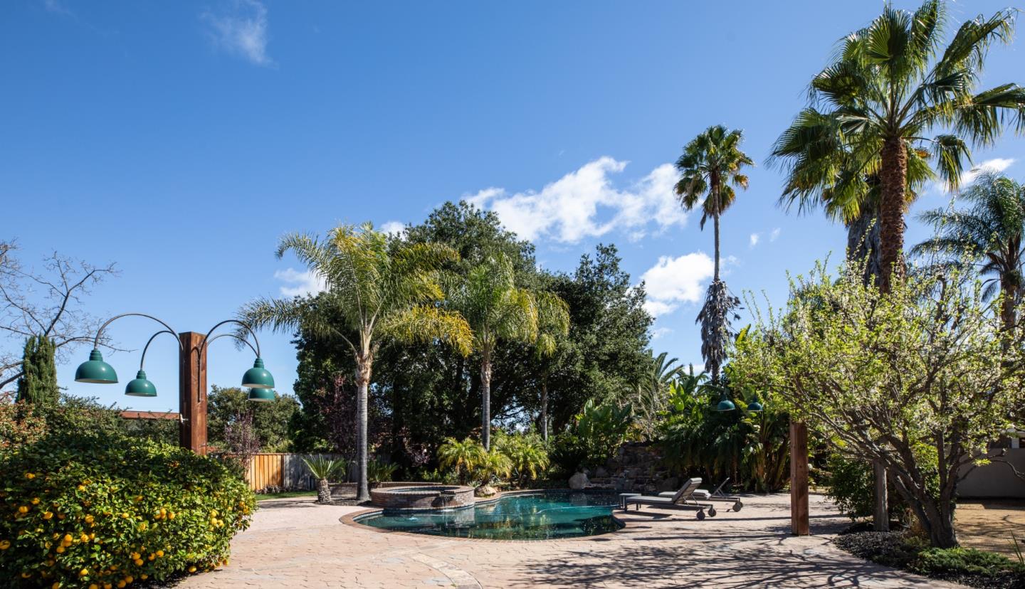 Detail Gallery Image 47 of 54 For 253 Fremont Ave, Los Altos,  CA 94024 - 5 Beds | 6/2 Baths