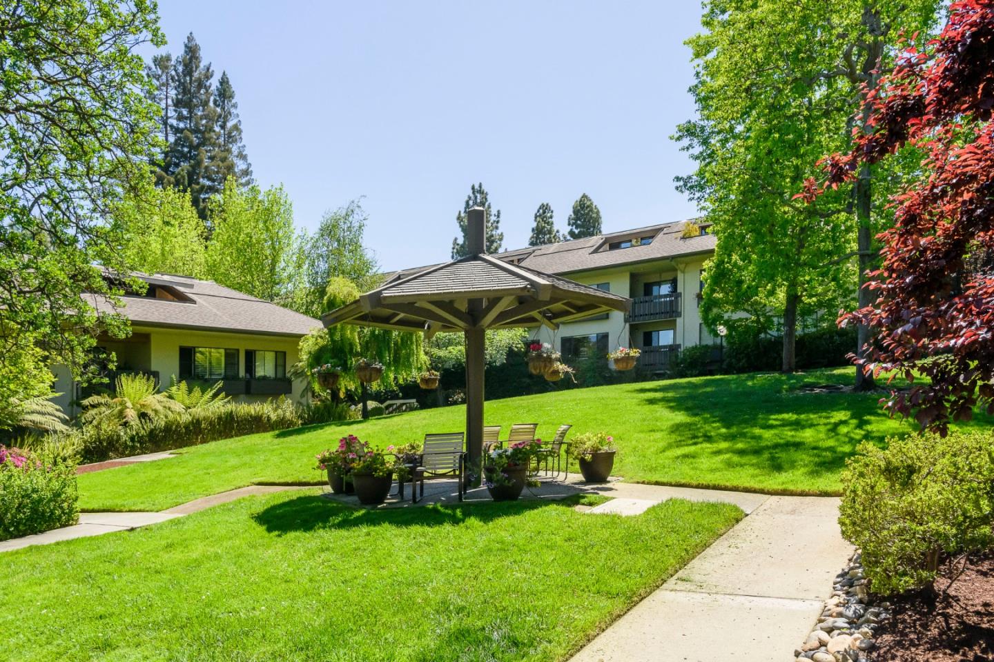 Detail Gallery Image 4 of 7 For 2140 Santa Cruz Ave #A201,  Menlo Park,  CA 94025 - 2 Beds | 2 Baths