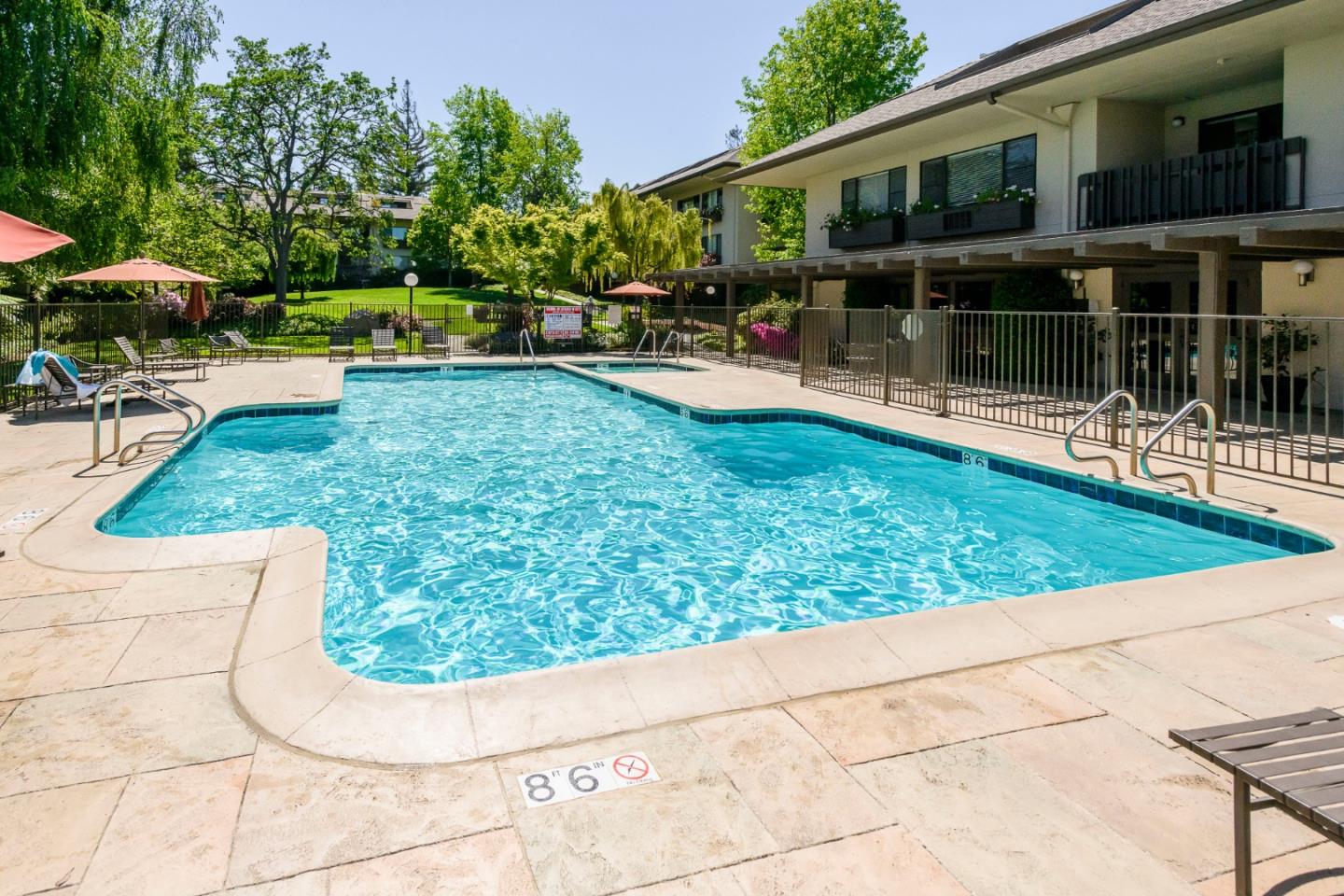 Detail Gallery Image 5 of 7 For 2140 Santa Cruz Ave #A201,  Menlo Park,  CA 94025 - 2 Beds | 2 Baths