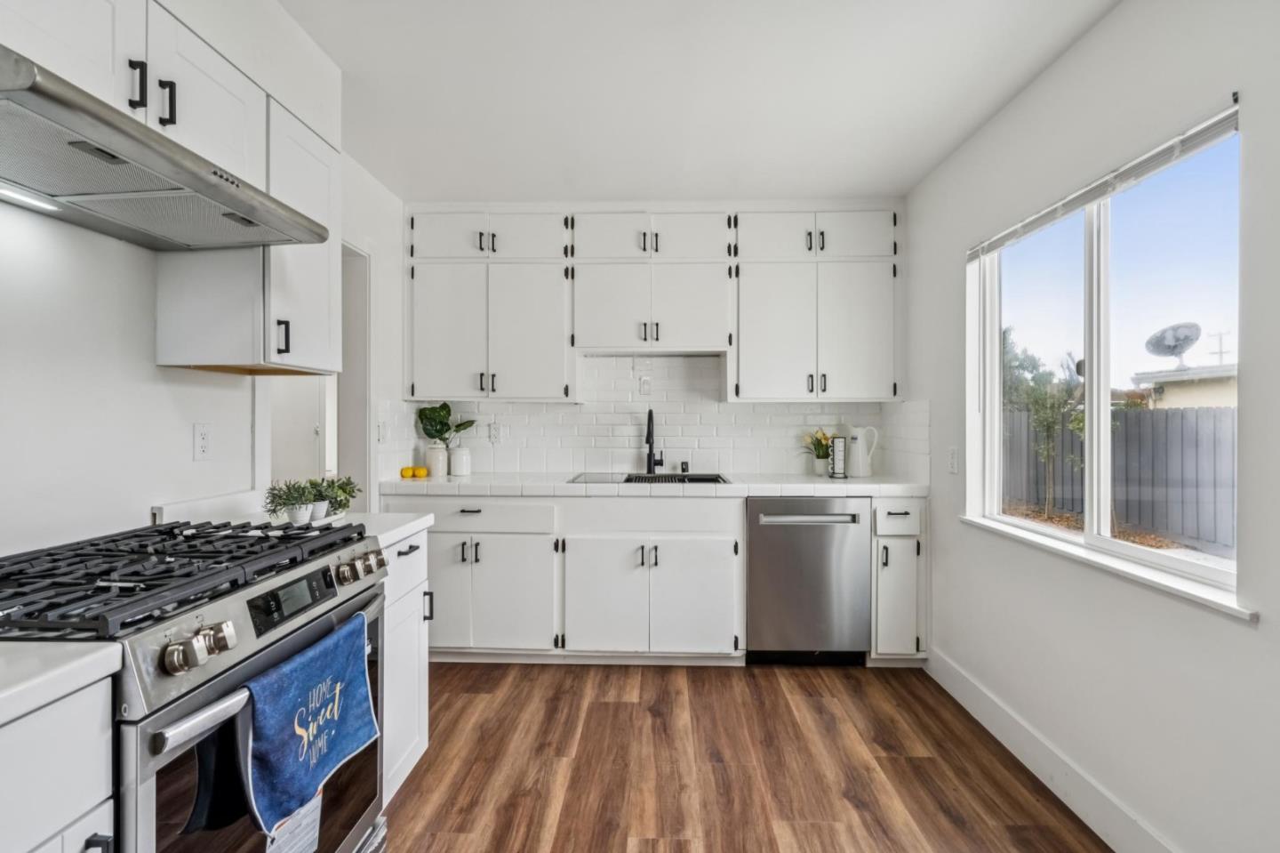 Detail Gallery Image 10 of 26 For 1202 via Lucas, San Lorenzo,  CA 94580 - 3 Beds | 1 Baths