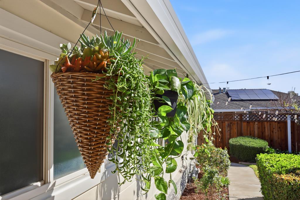 Detail Gallery Image 17 of 79 For 813 Cascade Dr, Sunnyvale,  CA 94087 - 4 Beds | 3 Baths