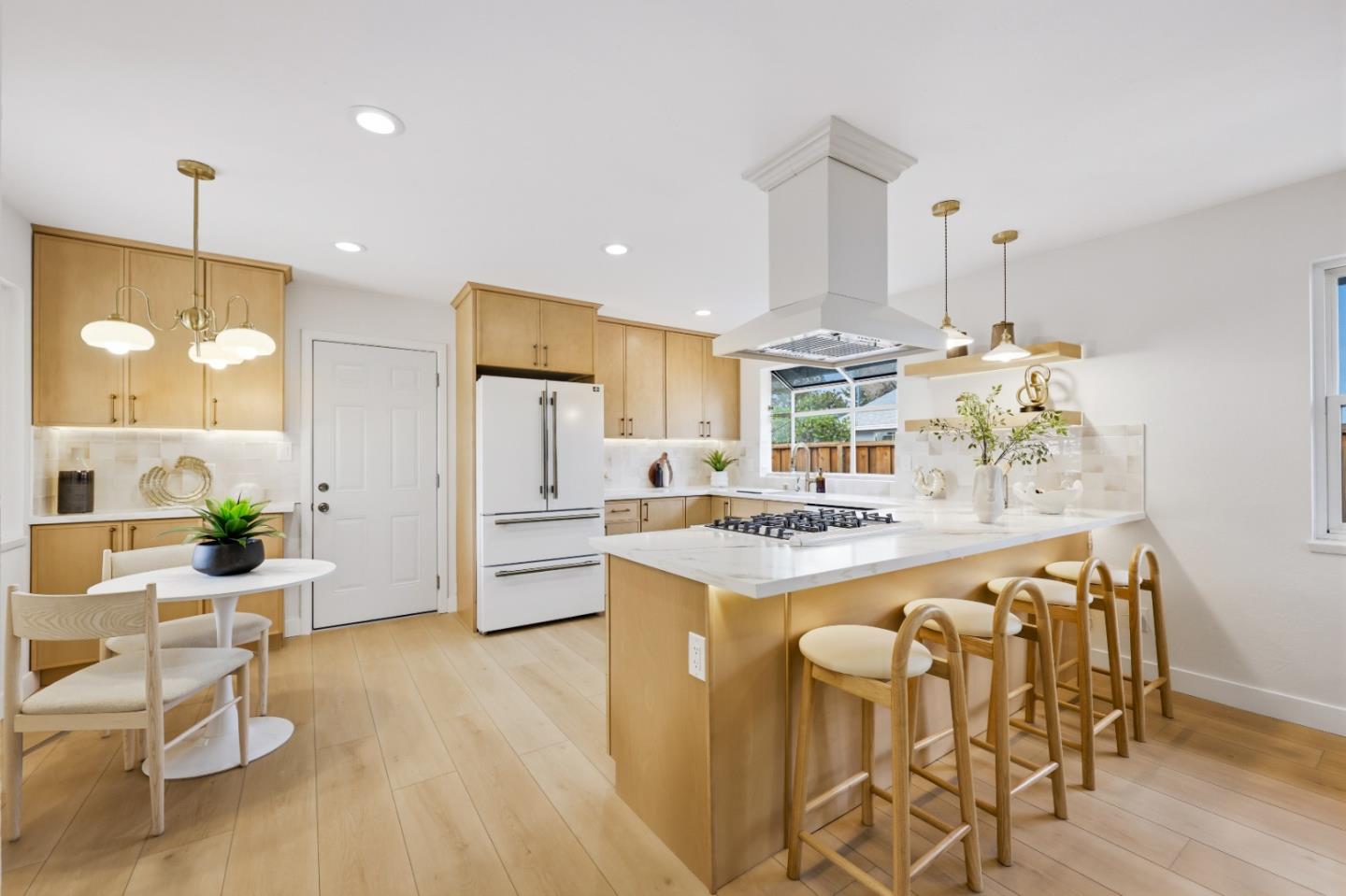 Detail Gallery Image 22 of 79 For 813 Cascade Dr, Sunnyvale,  CA 94087 - 4 Beds | 3 Baths