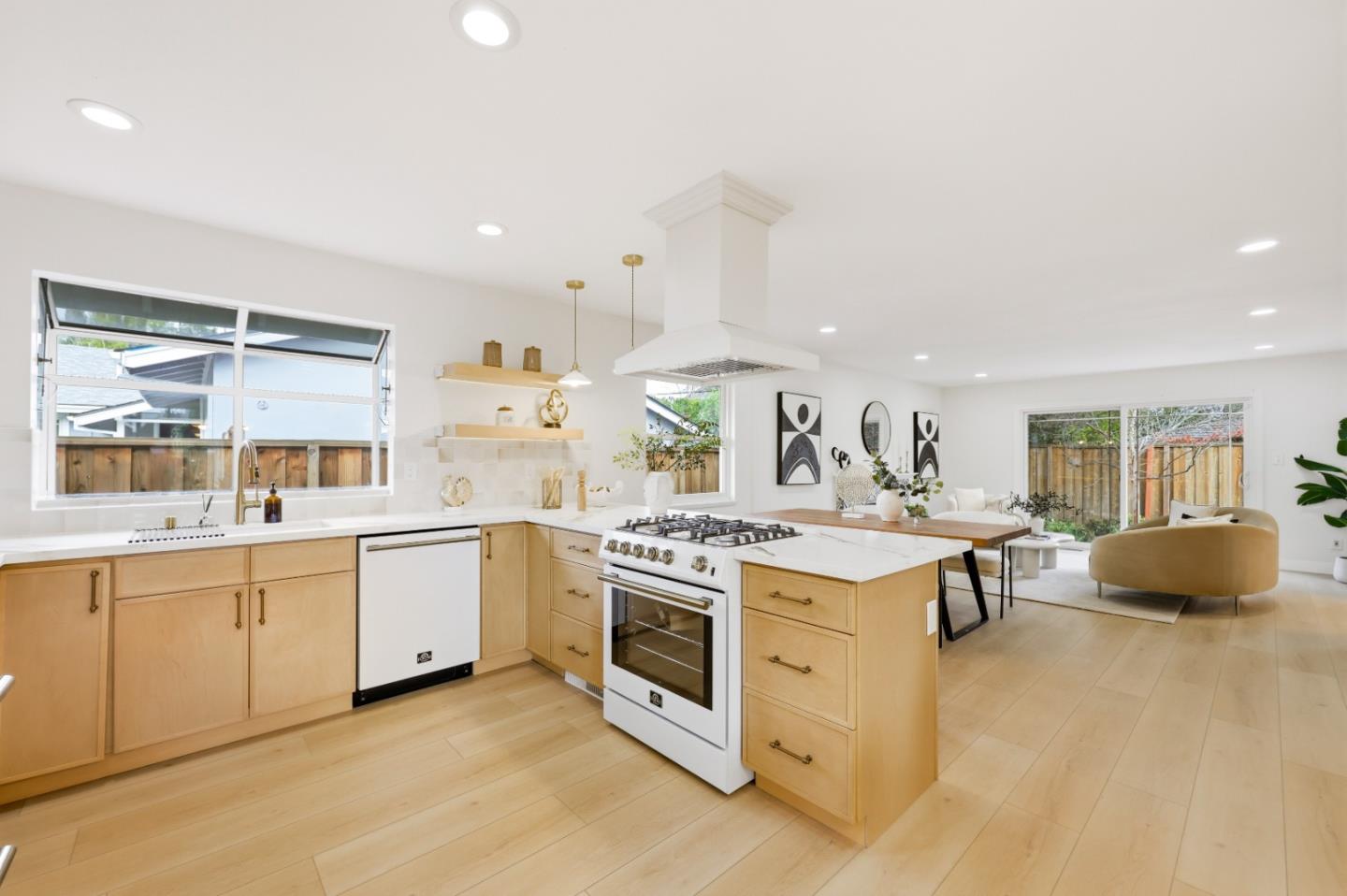 Detail Gallery Image 27 of 79 For 813 Cascade Dr, Sunnyvale,  CA 94087 - 4 Beds | 3 Baths